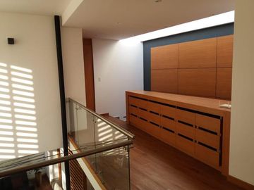 Venta casa 3 dormitorios, amplio jardín, Conjunto Privado, sector Nayón