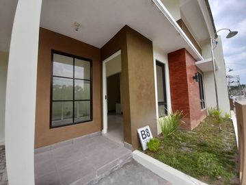 STOK TERBATAS! 300 Jt-an Rumah Modern Minimalis Dekat Jl Jogja Solo