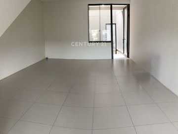 Disewa Ruko 3 Lantai Di Sasakirana Kota Baru Parahyangan