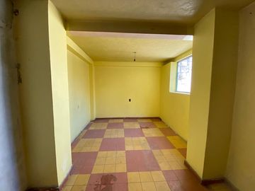 Edificio de 5 departamentos en venta, a media calle Clínica 80. Morelia centro