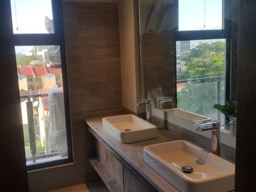 Manila otis RFO luxury townhouse near manila doctors hospital