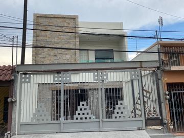 CASA EN VENTA LA FAMA SANTA CATARINA