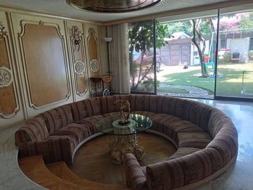 CASA EN VEN LOMAS DE TECAMACHALCO CON VIGILANCIA