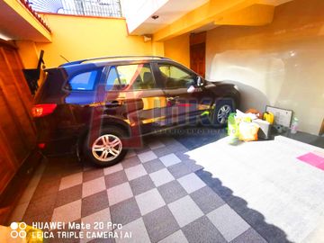 SE VENDE CASA CERCA A SANTA PATRICIA - LA MOLINA