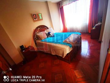 SE VENDE CASA CERCA A SANTA PATRICIA - LA MOLINA
