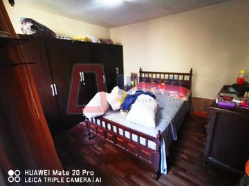 SE VENDE CASA CERCA A SANTA PATRICIA - LA MOLINA