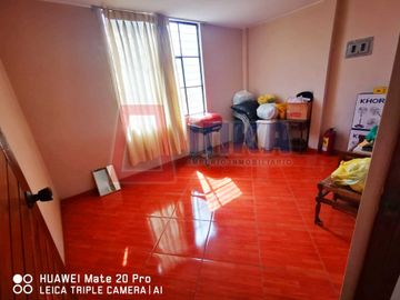 SE VENDE CASA CERCA A SANTA PATRICIA - LA MOLINA
