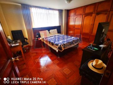SE VENDE CASA CERCA A SANTA PATRICIA - LA MOLINA
