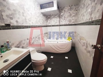 SE VENDE CASA CERCA A SANTA PATRICIA - LA MOLINA