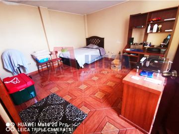 SE VENDE CASA CERCA A SANTA PATRICIA - LA MOLINA