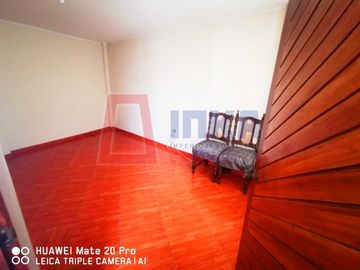SE VENDE CASA CERCA A SANTA PATRICIA - LA MOLINA