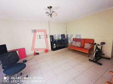 SE VENDE CASA CERCA A SANTA PATRICIA - LA MOLINA