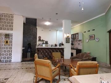 Rumah Strategis Cocok untuk Usaha Cafe di Jalan Buring Malang