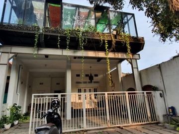 Rumah Strategis Cocok untuk Usaha Cafe di Jalan Buring Malang