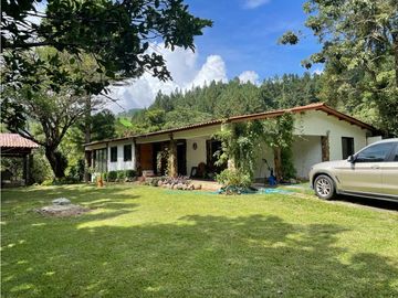 VENDO CASA 1445 MTS2 EN ALTOS DEL MARIA