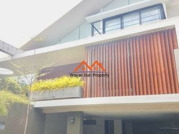 Villa Dekat Pantai Batu Belig Seminyak Bali