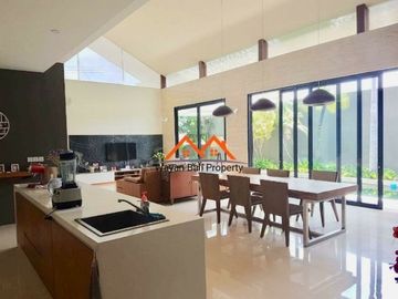 Villa Dekat Pantai Batu Belig Seminyak Bali
