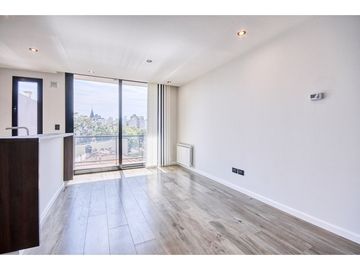 Departamento a estrenar de 2 ambientes con balcón. Zona Güemes.
