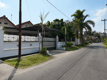 Rumah Pinggir Jalan Triharjo Sleman Cocok Untuk Hunian