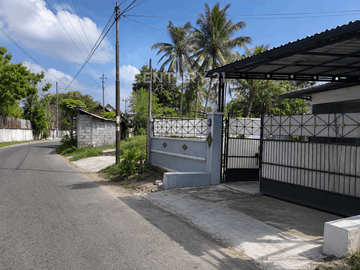Rumah Pinggir Jalan Triharjo Sleman Cocok Untuk Hunian