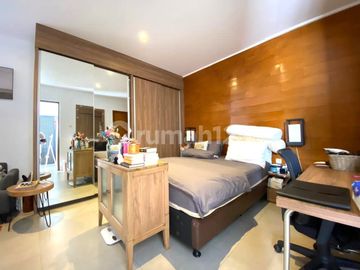 Rumah Luas 550M² dengan Private Pool & Rooftop Dalam Komplek Cinere