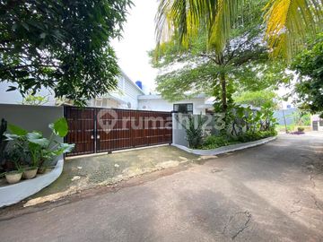 Rumah Luas 550M² dengan Private Pool & Rooftop Dalam Komplek Cinere