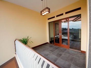 Rumah Exclusive Cluster di Ciumbuleuit Fasilias Private Pool Fully Furnished Lokasi Dekat ke UNPAR.
