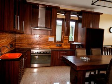 Rumah Exclusive Cluster di Ciumbuleuit Fasilias Private Pool Fully Furnished Lokasi Dekat ke UNPAR.