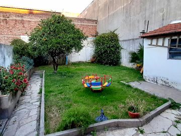 EXCELENTE PH DE 3 AMB MUY LUMINOSO Y AMPLIO ULTIMA UNIDAD EN EL LOTE CON GRAN PATIO Y MUY BONITO JARDIN