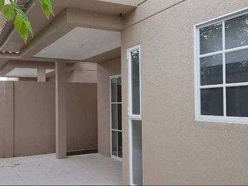 Venta de casa 4 Dormitorios en Urb. Casalaguna Etapa Brisana Cerca Riocentro Dorado.