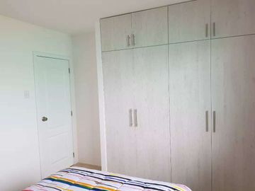 Venta de casa 4 Dormitorios en Urb. Casalaguna Etapa Brisana Cerca Riocentro Dorado.