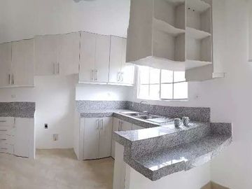 Venta de casa 4 Dormitorios en Urb. Casalaguna Etapa Brisana Cerca Riocentro Dorado.