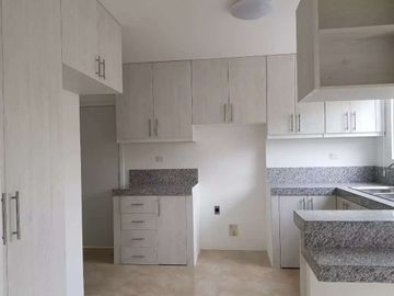 Venta de casa 4 Dormitorios en Urb. Casalaguna Etapa Brisana Cerca Riocentro Dorado.