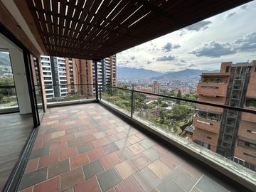 apartamento en arriendo en loma de las brujas. Cod A9434023