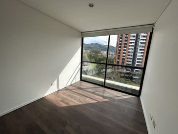 apartamento en arriendo en loma de las brujas. Cod A9434023