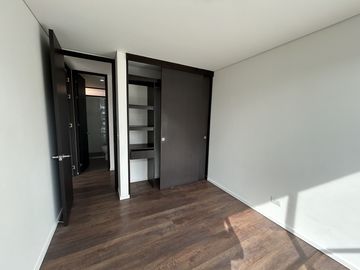 apartamento en arriendo en loma de las brujas. Cod A9434023