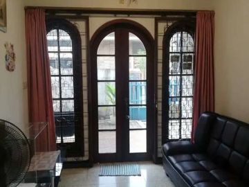 Rumah Masuk Komplek Belakang Universitas Esa Unggul