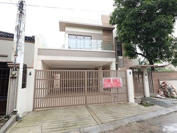 Ready to Move in House in Filinvest for sale at 30M PH1168