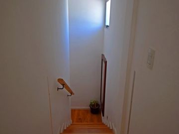 Depto tipo Duplex con coch y baul frente a plaza Zarraga