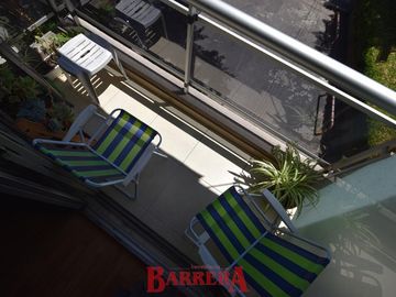 Depto tipo Duplex con coch y baul frente a plaza Zarraga