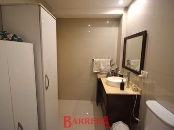 Depto tipo Duplex con coch y baul frente a plaza Zarraga