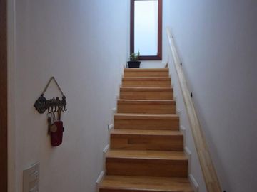Depto tipo Duplex con coch y baul frente a plaza Zarraga