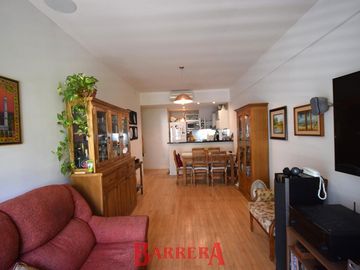 Depto tipo Duplex con coch y baul frente a plaza Zarraga