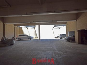 Depto tipo Duplex con coch y baul frente a plaza Zarraga