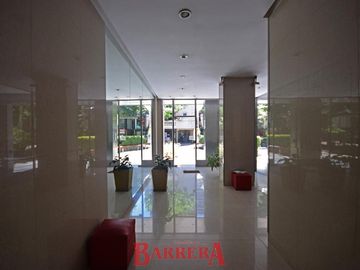 Depto tipo Duplex con coch y baul frente a plaza Zarraga