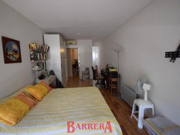 Depto tipo Duplex con coch y baul frente a plaza Zarraga