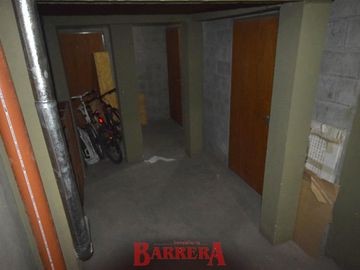 Depto tipo Duplex con coch y baul frente a plaza Zarraga