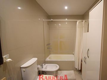 Depto tipo Duplex con coch y baul frente a plaza Zarraga