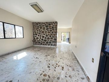 CASA EN VENTA A 3 MIN. DEL ZOCALO DE YAUTEPEC, MORELOS.