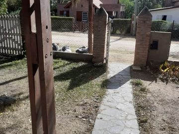 CASA 3 AMBIENTES EN AMPLIO LOTE EN SAN LUIS VENDE O PERMUTA POR PROPIEDAD EN MAR DEL PLATA